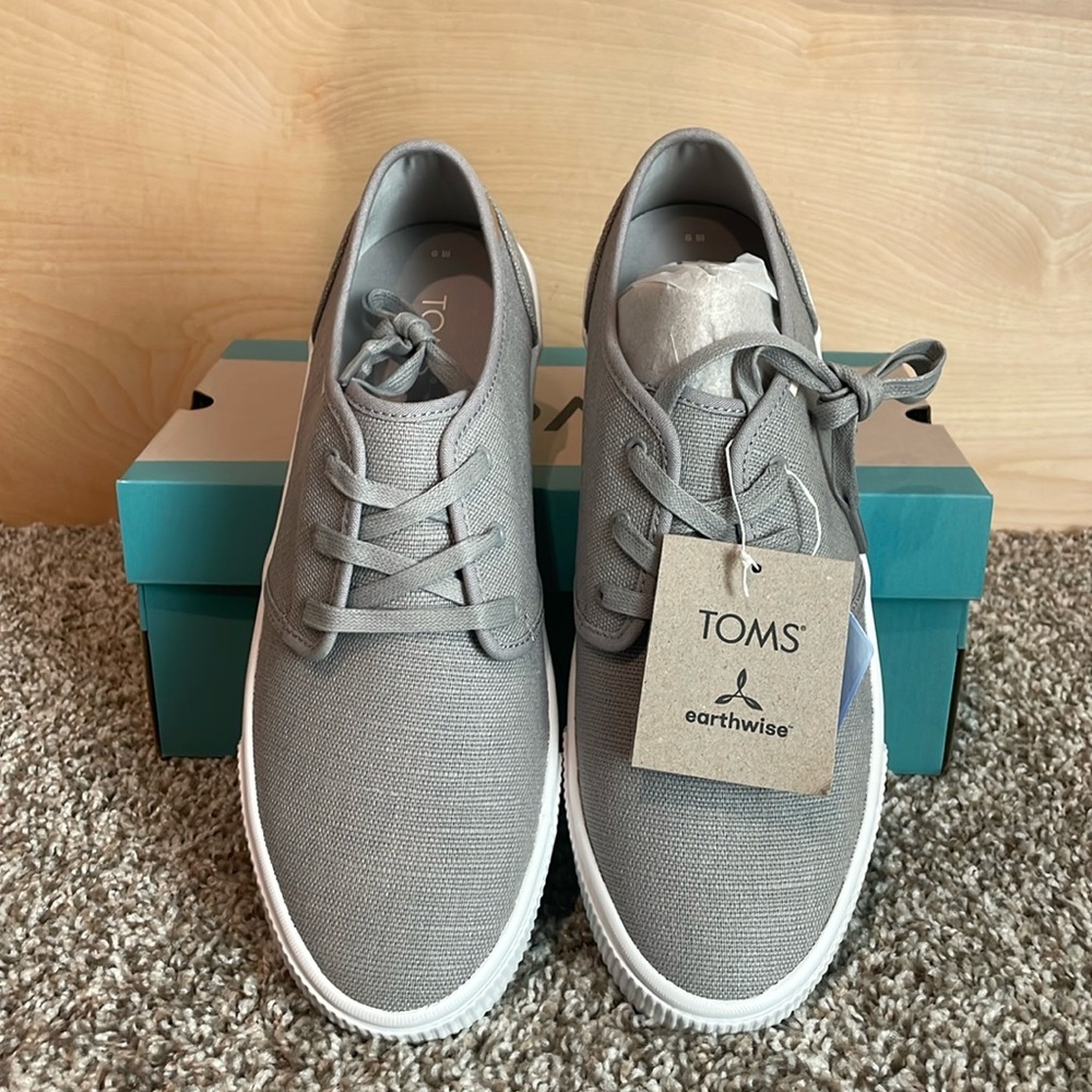 Toms Carlo men size 9 - new without tags